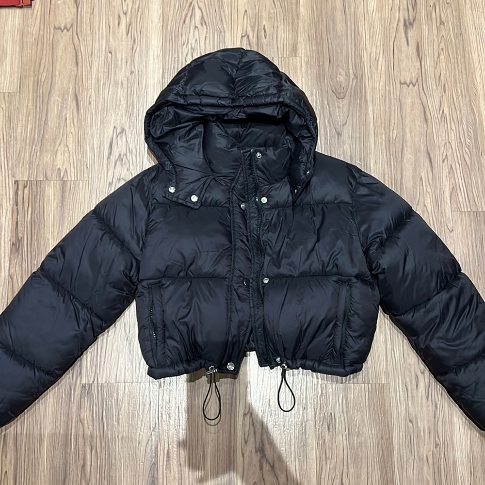 Black cropped puffer jacket